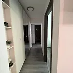 아파트 Tony
